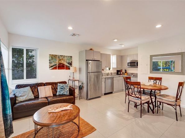 322 Oklahoma St, Hollywood FL 33019