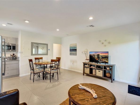 322 Oklahoma St, Hollywood FL 33019