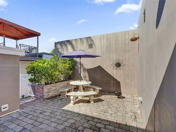 322 Oklahoma St, Hollywood FL 33019