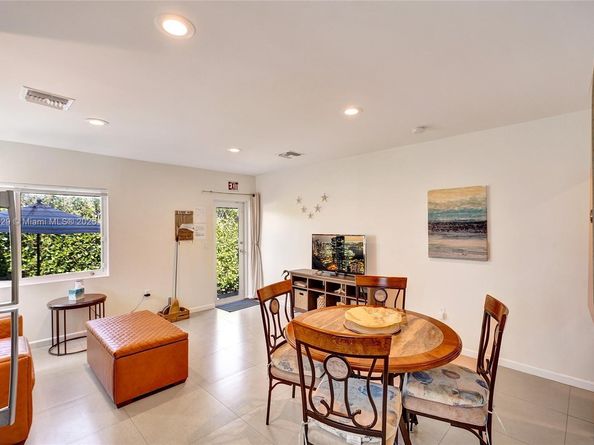 322 Oklahoma St, Hollywood FL 33019