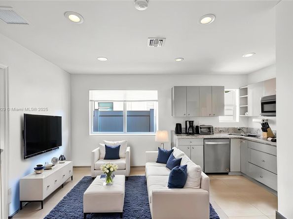 322 Oklahoma St, Hollywood FL 33019