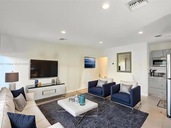 322 Oklahoma St, Hollywood FL 33019