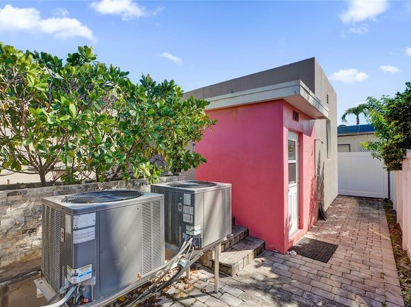 322 Oklahoma St, Hollywood FL 33019