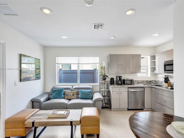 322 Oklahoma St, Hollywood FL 33019