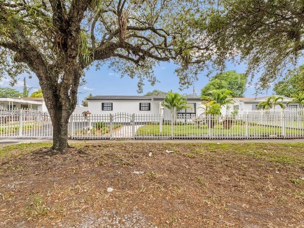 620 N 64th Ave, Hollywood FL 33024