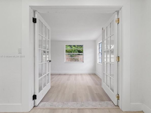 620 N 64th Ave, Hollywood FL 33024