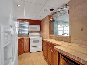 7620 Carlyle Ave 703, Miami Beach FL 33141