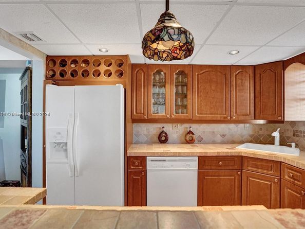 7620 Carlyle Ave 703, Miami Beach FL 33141