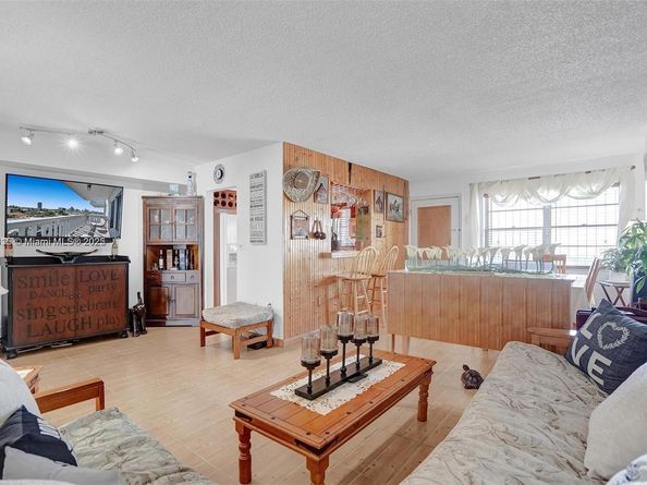 7620 Carlyle Ave 703, Miami Beach FL 33141