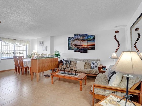 7620 Carlyle Ave 703, Miami Beach FL 33141