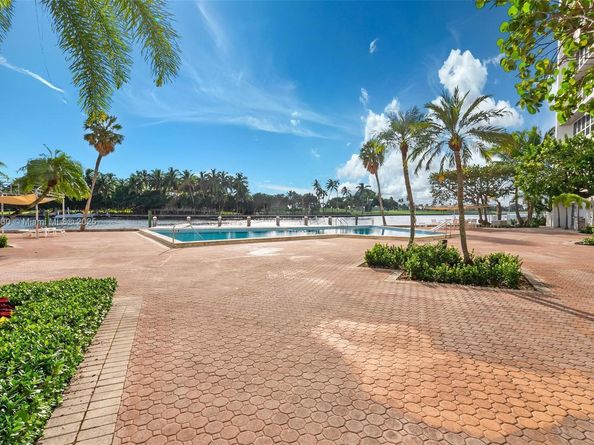 9102 W Bay Harbor Dr 2DW, Bay Harbor Islands FL 33154