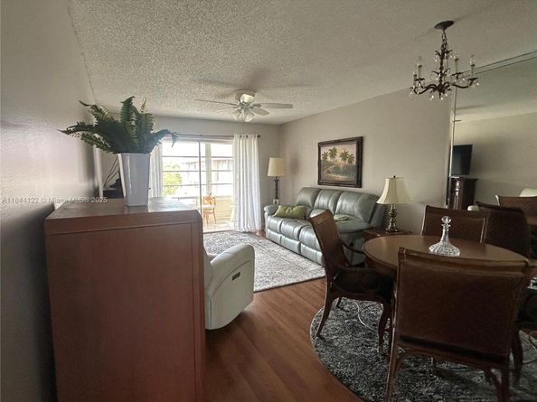 9400 Sunrise Lakes Blvd 305, Sunrise FL 33322