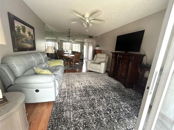 9400 Sunrise Lakes Blvd 305, Sunrise FL 33322