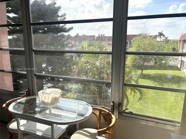 9400 Sunrise Lakes Blvd 305, Sunrise FL 33322