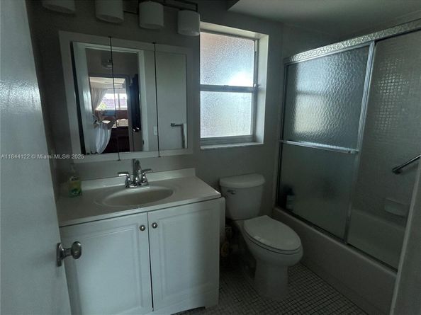 9400 Sunrise Lakes Blvd 305, Sunrise FL 33322