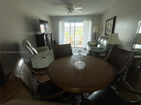 9400 Sunrise Lakes Blvd 305, Sunrise FL 33322