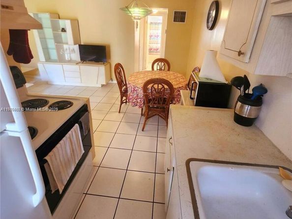 2145 Pierce St 205, Hollywood FL 33020