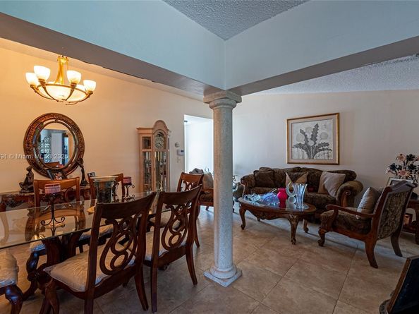 12421 SW 193rd St, Miami FL 33177