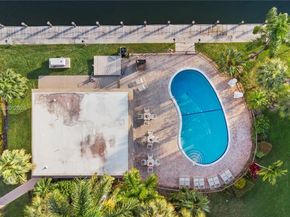 2200 Diana Dr 205, Hallandale Beach FL 33009