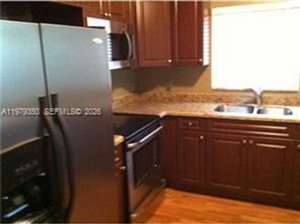 806 Maplewood Dr, Green Acres FL 33415