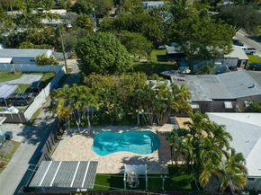 1627 Moffett St, Hollywood FL 33020