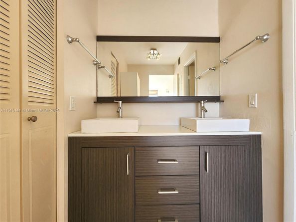 2025 NE 164th St 503, North Miami Beach FL 33162