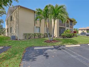339 Pine Ridge Cir D1, Green Acres FL 33463