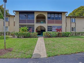 339 Pine Ridge Cir D1, Green Acres FL 33463