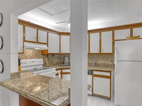 339 Pine Ridge Cir D1, Green Acres FL 33463