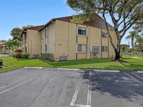 339 Pine Ridge Cir D1, Green Acres FL 33463