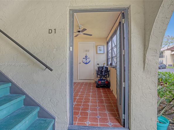 339 Pine Ridge Cir D1, Green Acres FL 33463