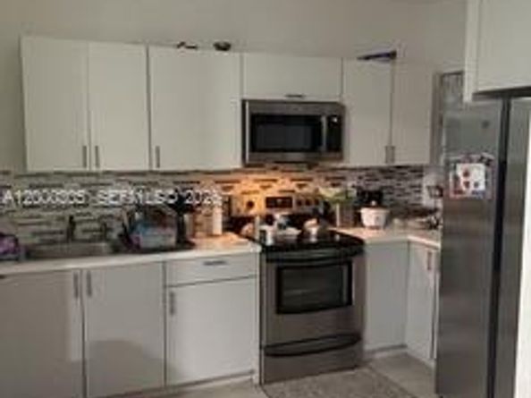 616 SW 11th St, Florida City FL 33034