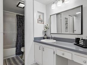 3675 N Country Club Dr 401, Aventura FL 33180