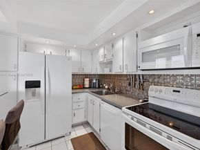 3675 N Country Club Dr 401, Aventura FL 33180
