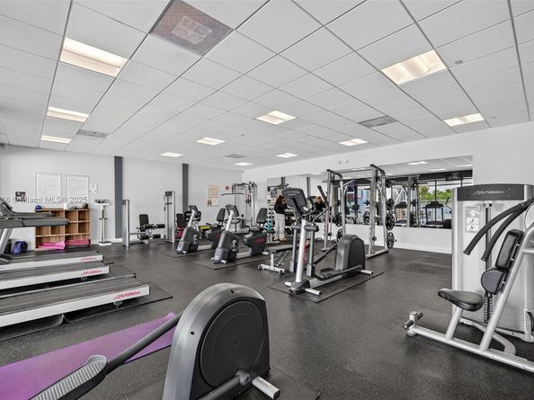 3675 N Country Club Dr 401, Aventura FL 33180