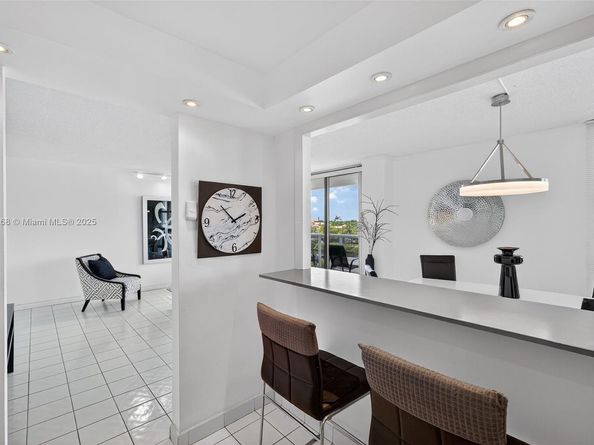 3675 N Country Club Dr 401, Aventura FL 33180