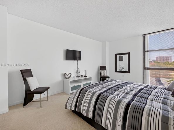 3675 N Country Club Dr 401, Aventura FL 33180