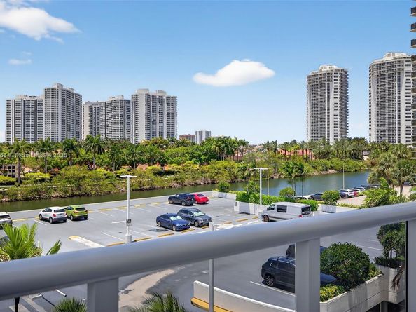 3675 N Country Club Dr 401, Aventura FL 33180