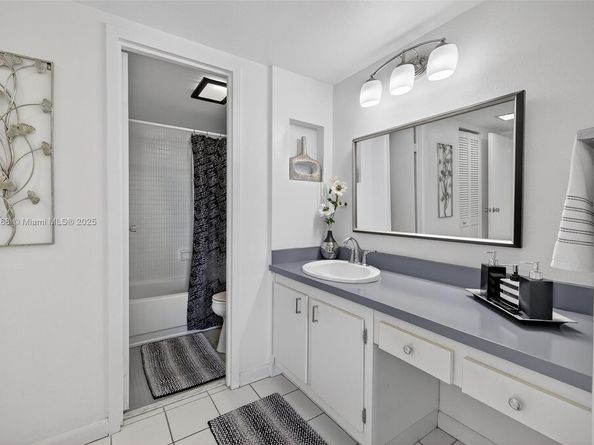 3675 N Country Club Dr 401, Aventura FL 33180