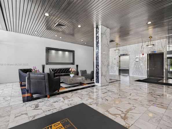 3675 N Country Club Dr 401, Aventura FL 33180