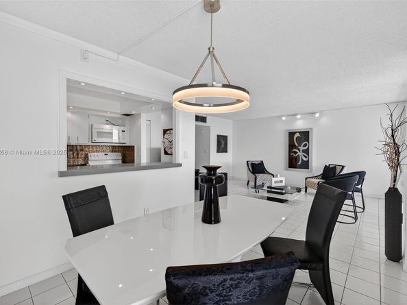 3675 N Country Club Dr 401, Aventura FL 33180