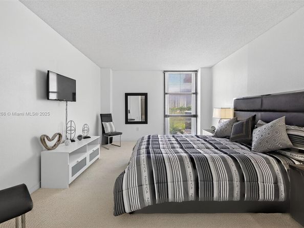 3675 N Country Club Dr 401, Aventura FL 33180