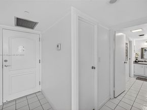 3675 N Country Club Dr 401, Aventura FL 33180