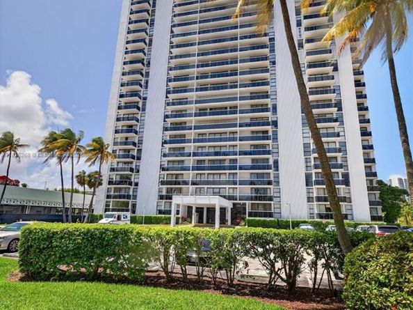 3675 N Country Club Dr 401, Aventura FL 33180