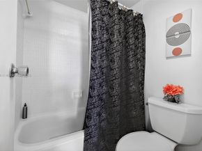 3675 N Country Club Dr 401, Aventura FL 33180