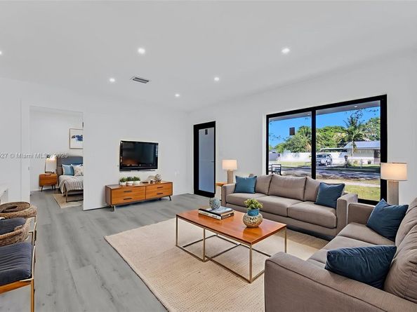 4520 NW 198th St, Miami Gardens FL 33055