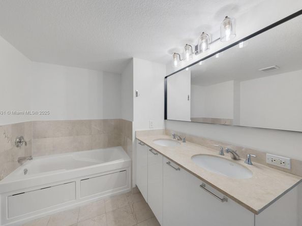 1800 N Bayshore Dr 2511, Miami FL 33132