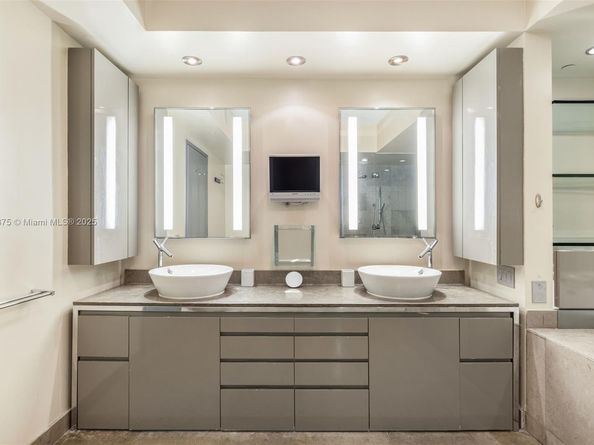 450 Alton Rd 2303, Miami Beach FL 33139