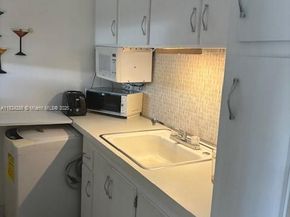900 SW 11th Ave 4C, Hallandale Beach FL 33009