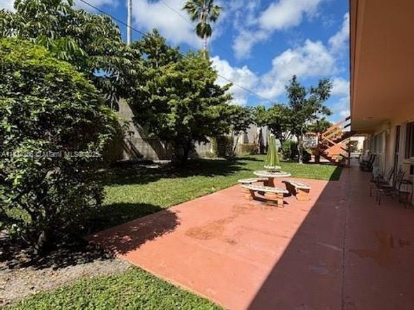 900 SW 11th Ave 4C, Hallandale Beach FL 33009